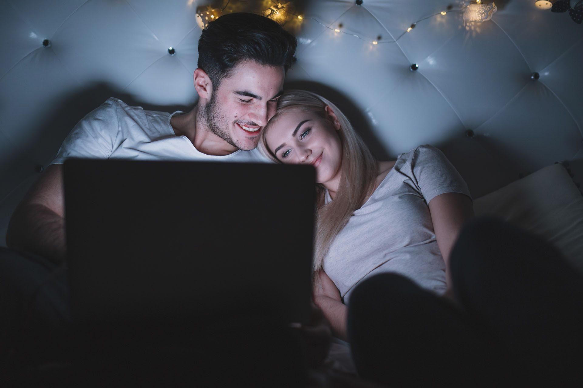 Стоит ли смотреть порно вместе с партнером - Здоровье 24
