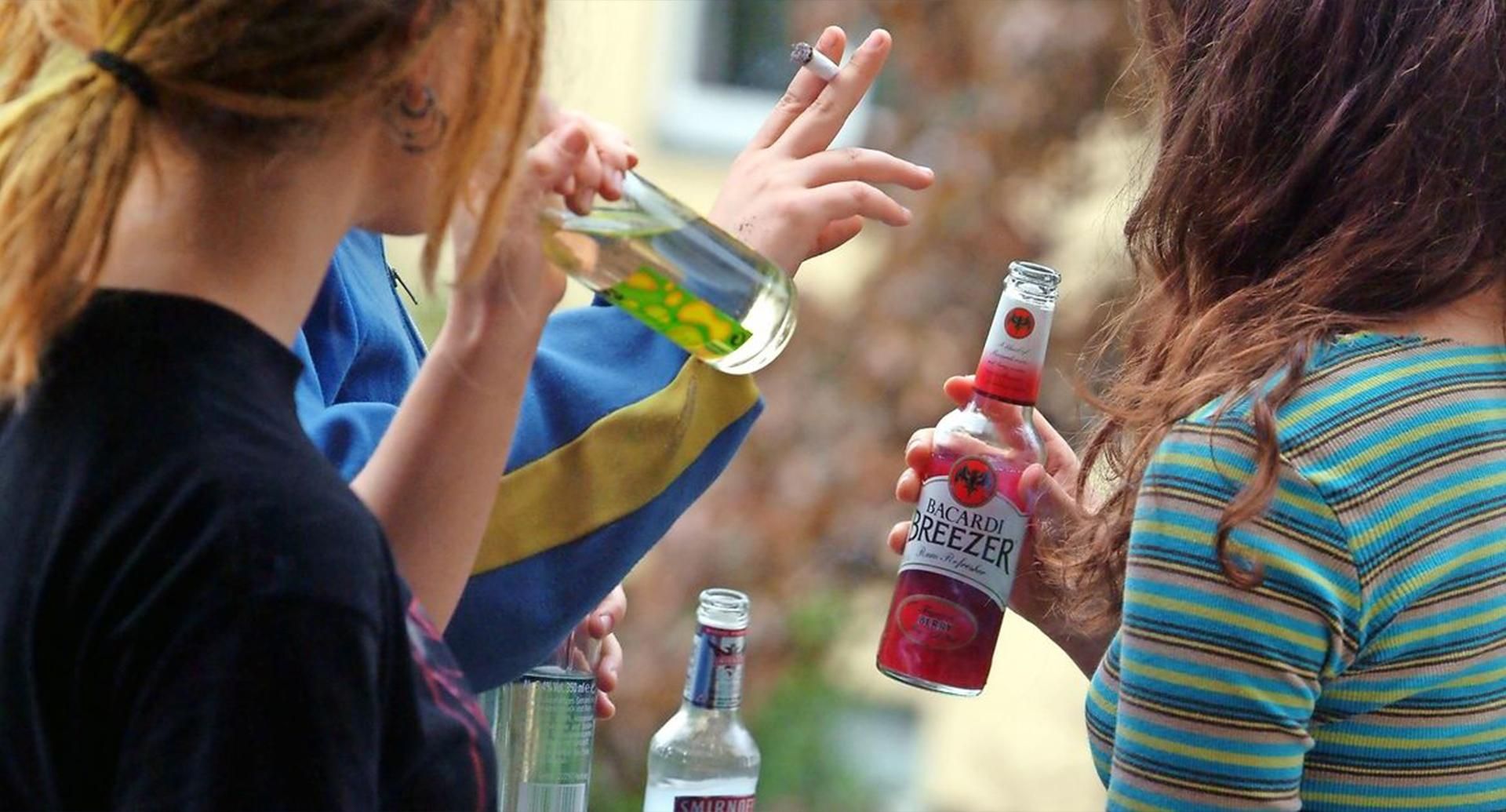 Чим небезпечний підлітковий алкоголізм та як з цим боротися батькам