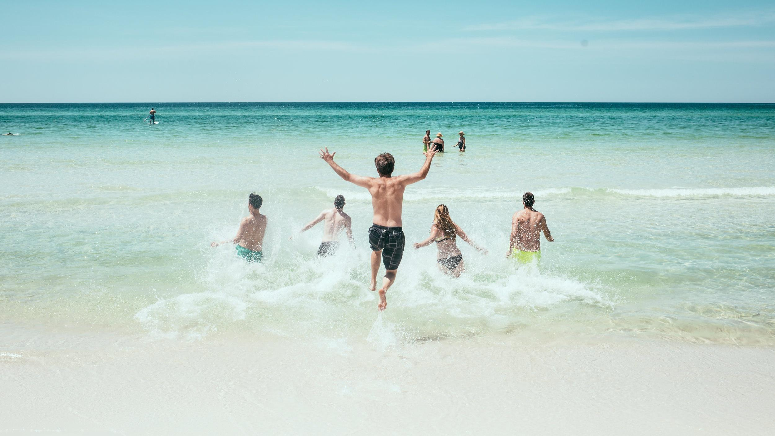 Обнаружили опасность купания в морях и океанах