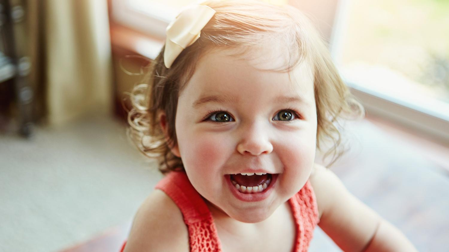 Из-за  чего появляются белые пятна на зубах