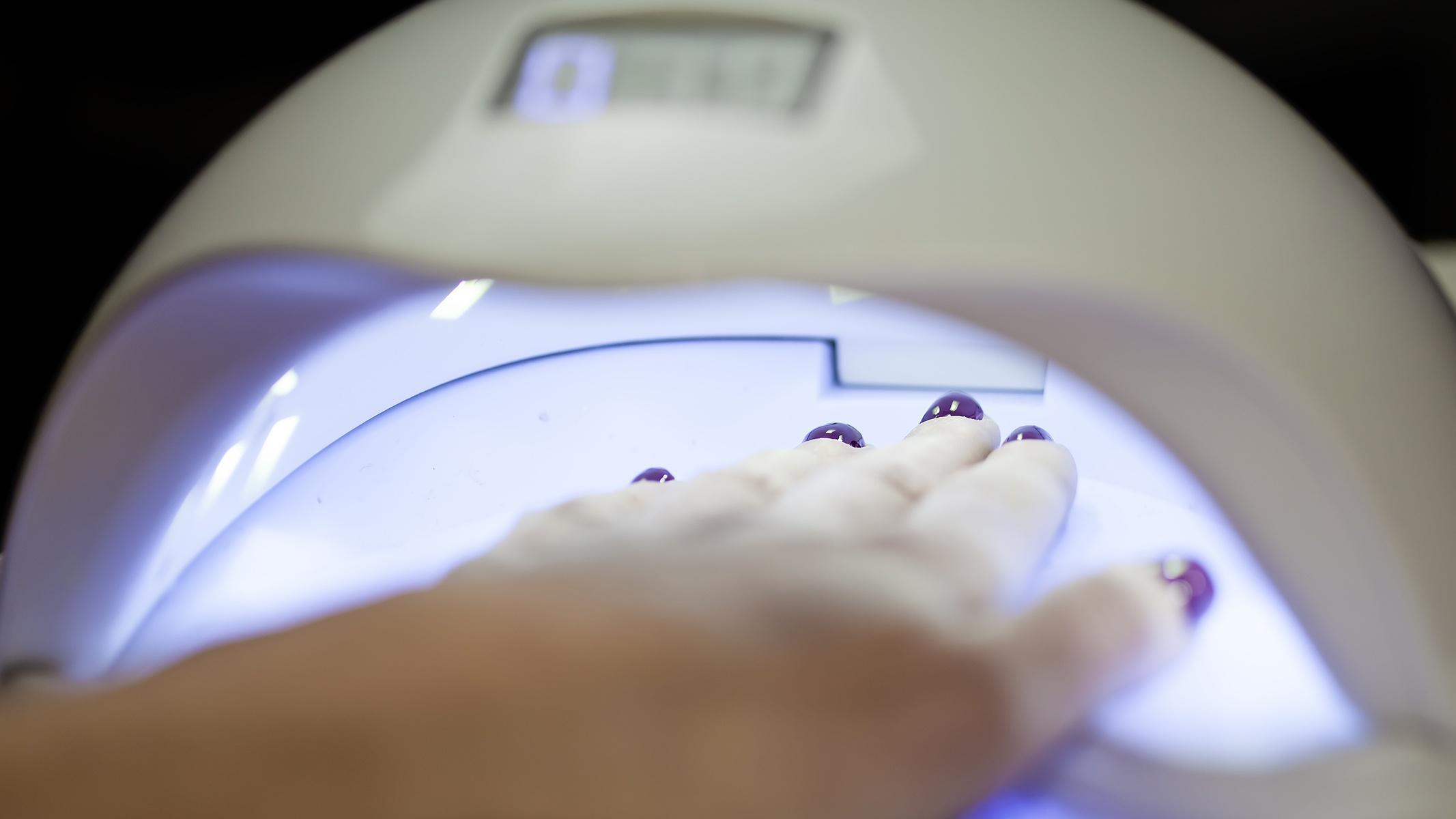 Чем опасен гель-лак: предостережения от медика