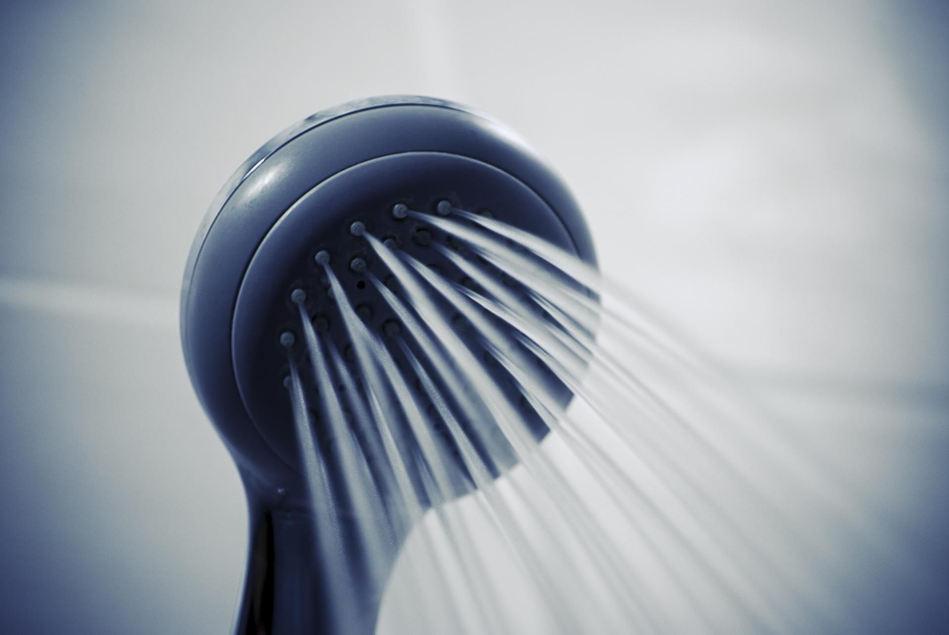 Як гарячий душ впливає на здоров'я: користь та шкода 