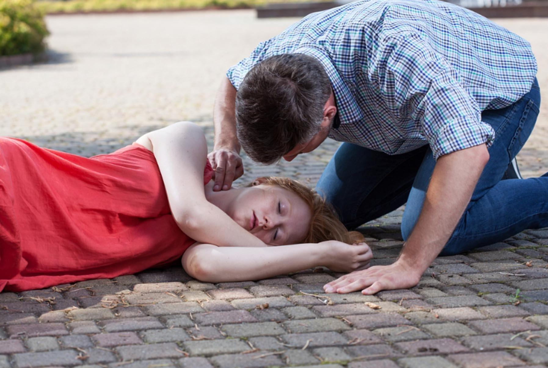 Первая помощь при эпилептическом приступе - что делать во время приступа эпилепсии