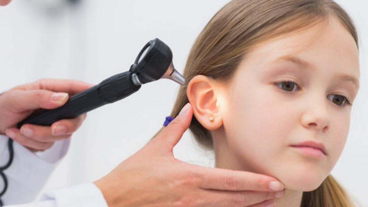Пробки в ухе: симптомы и лечение