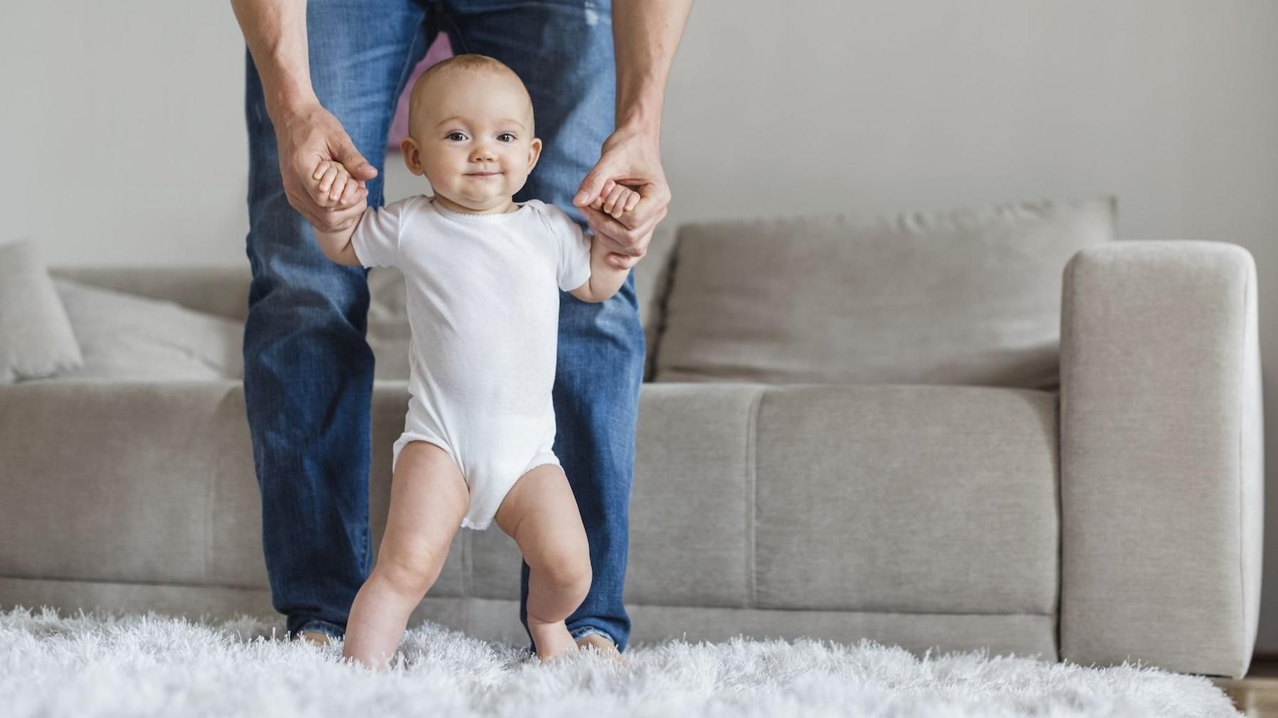 Почему нельзя стимулировать малыша ходить раньше: 5 предостережений