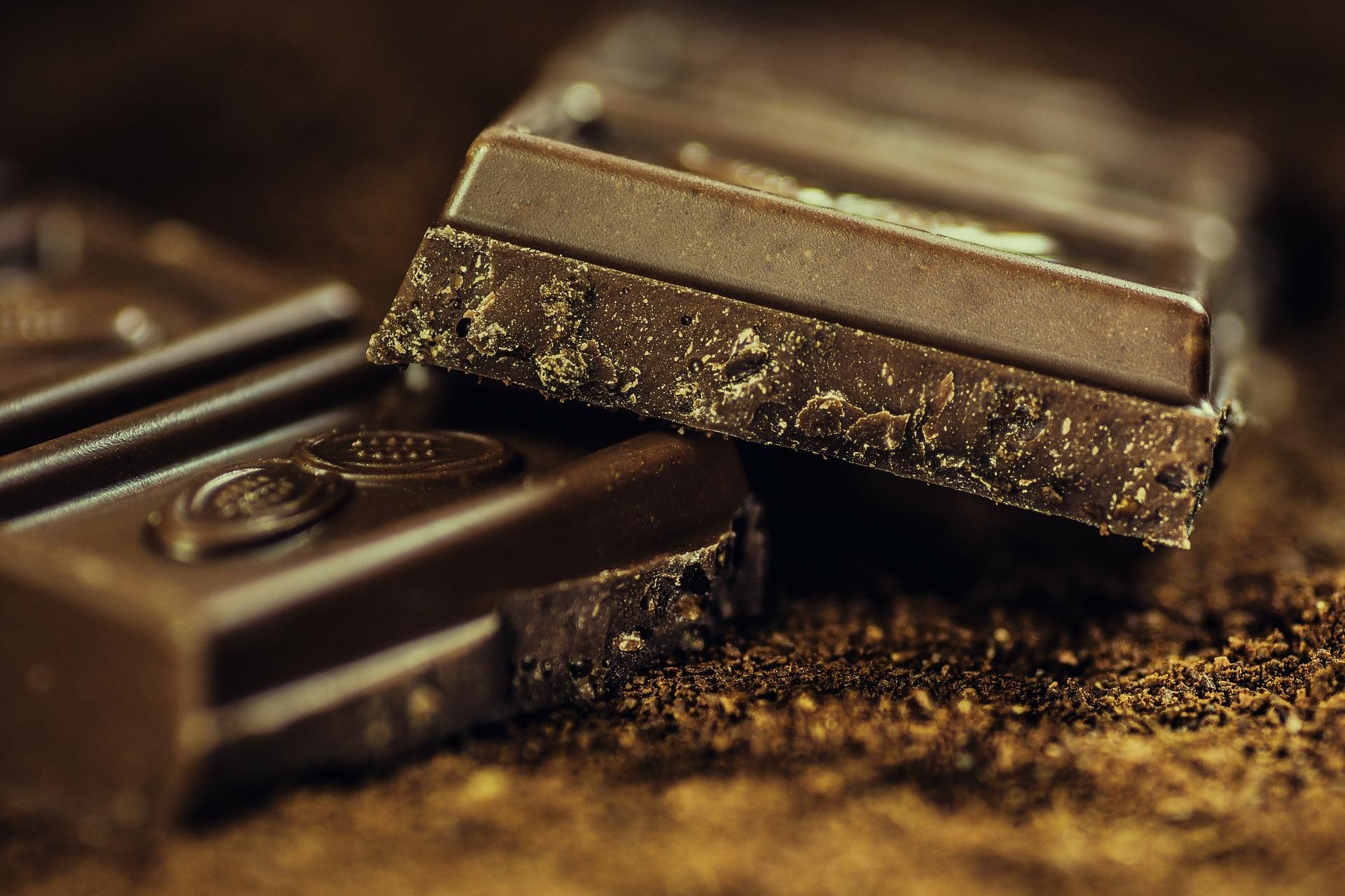 Науково доведено: чорний шоколад допомагає побороти депресію 