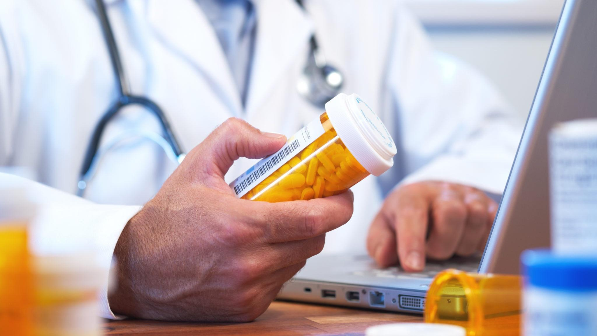 Известный бренд обвиняют в эпидемии наркомании из-за обезболивающего