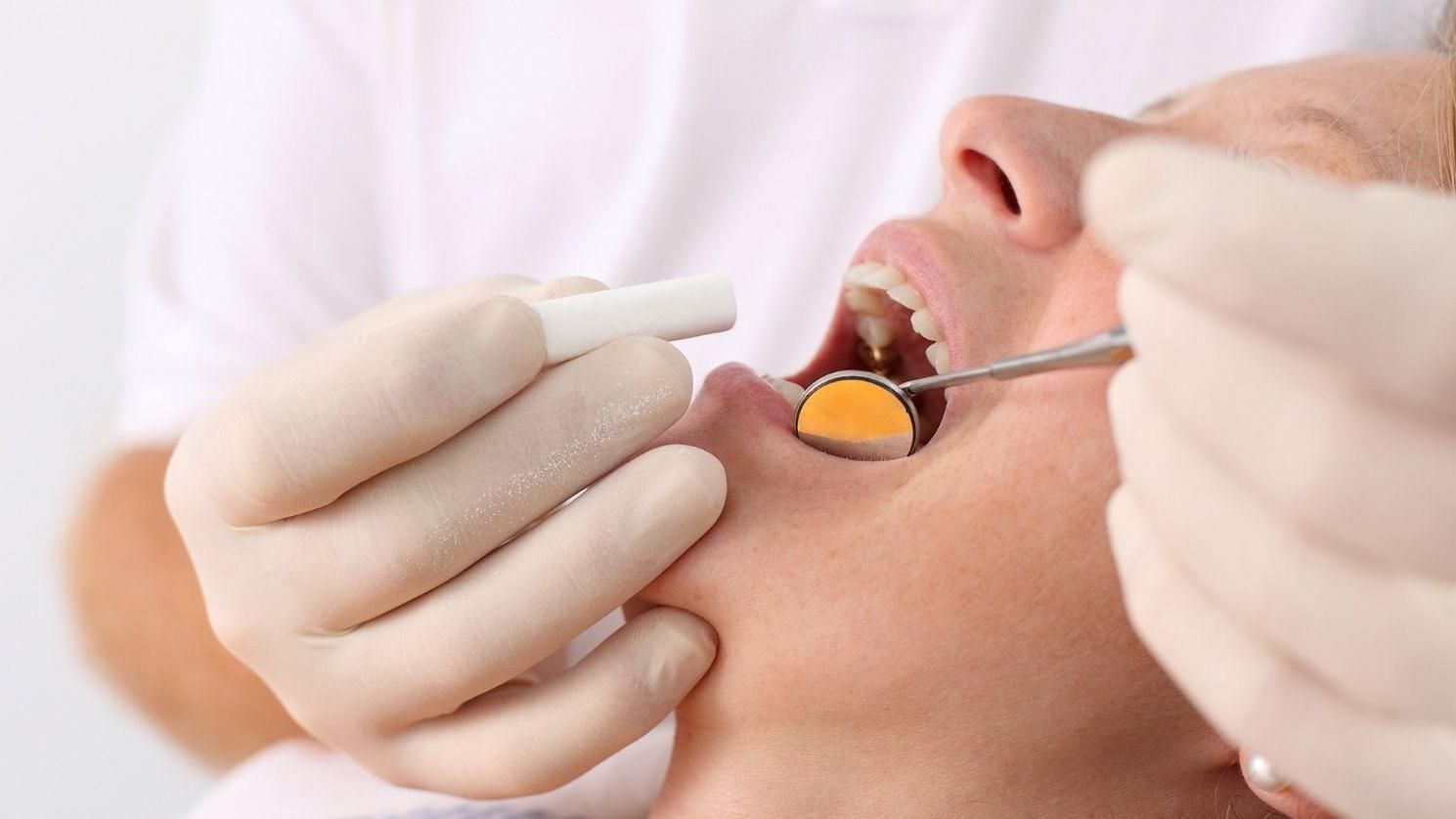 Через що емаль зуба швидше стирається Через що емаль зуба швидше стирається