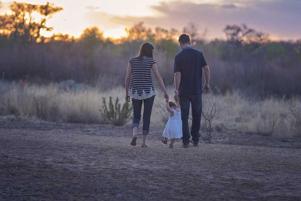 Кто из родителей должен говорить с детьми о сексе - Новости здоровья -  Здоровье 24