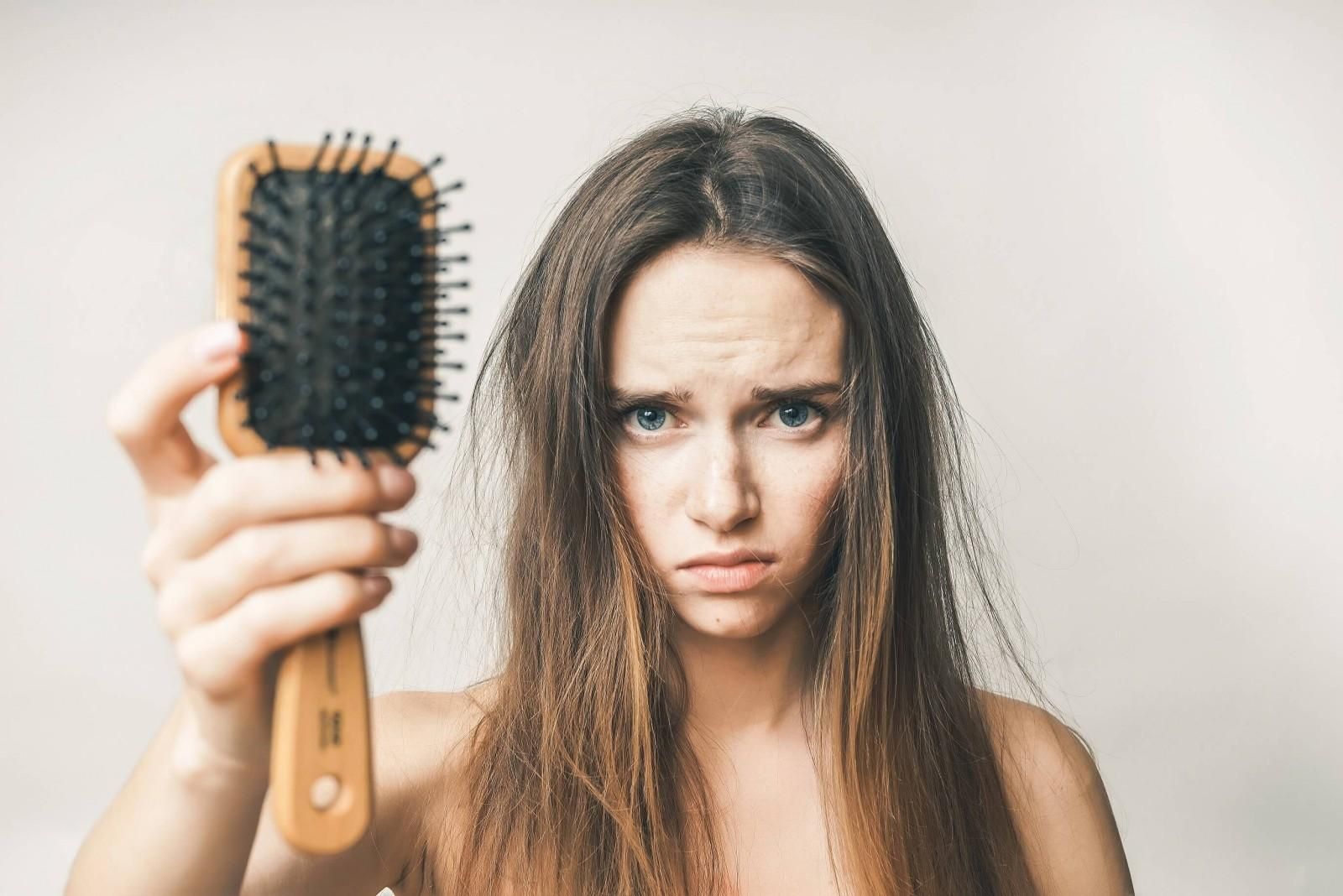 Как правильно лечить выпадение волос