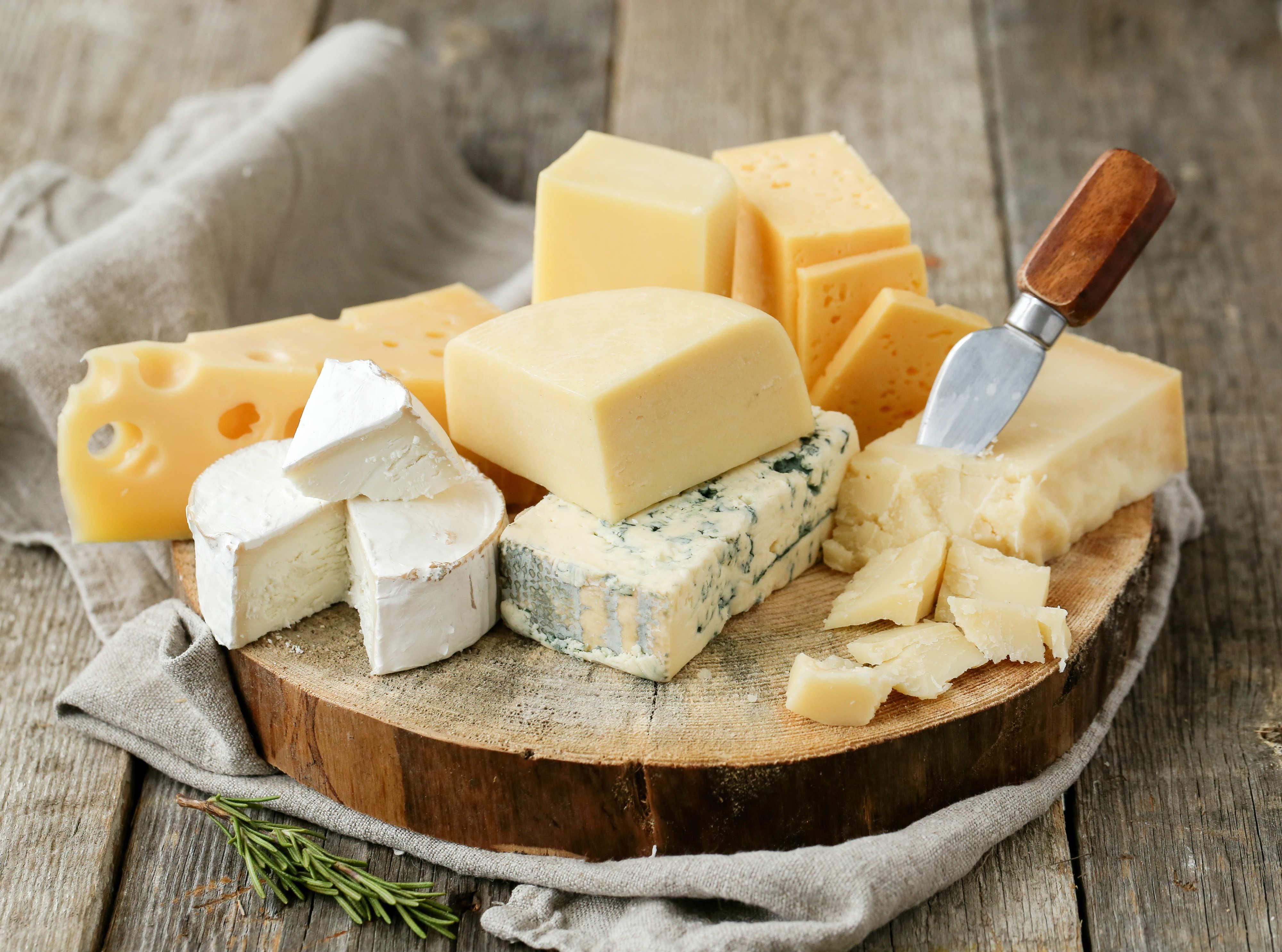 Вчені розповіли про користь сиру для судин
