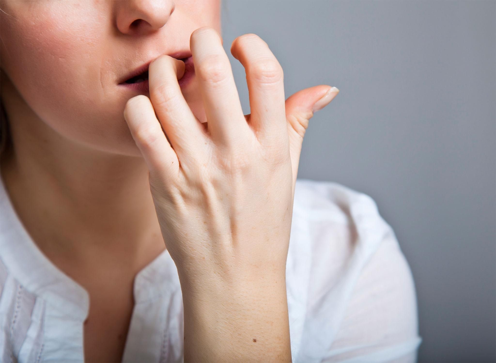 Коли здирання прищів та закушування губи – хвороба
