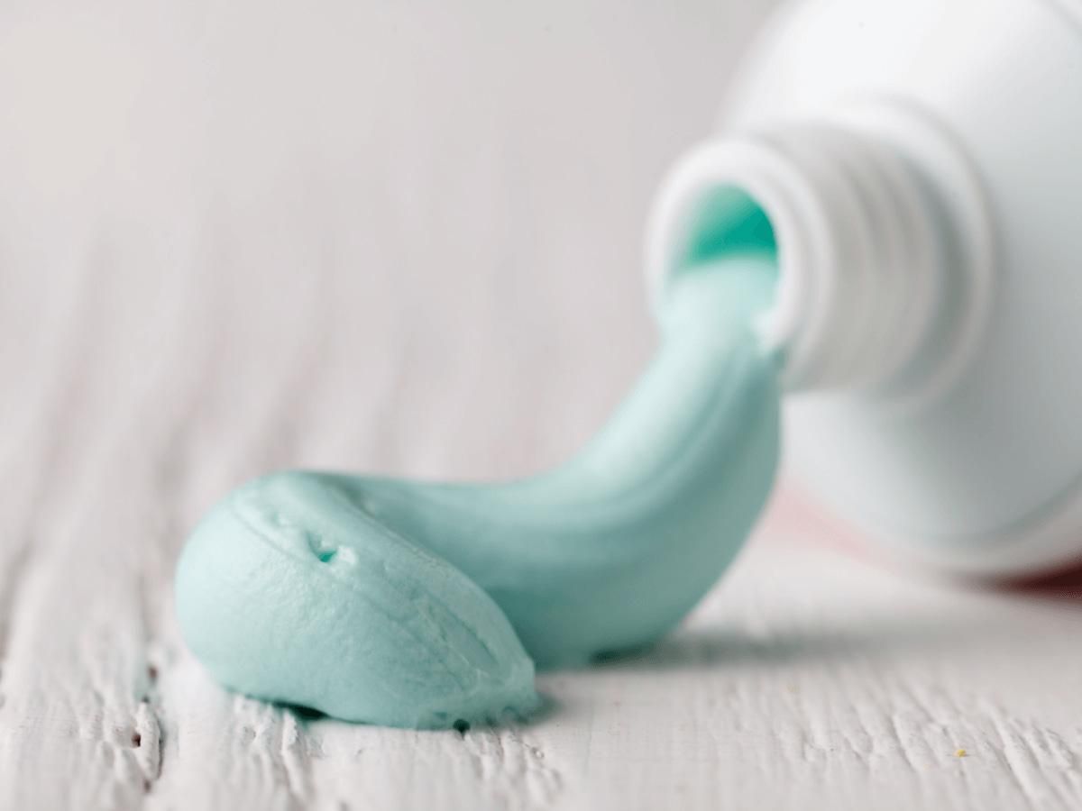 Почему люди мажут зубной пастой гениталии и какие последствия это может иметь
