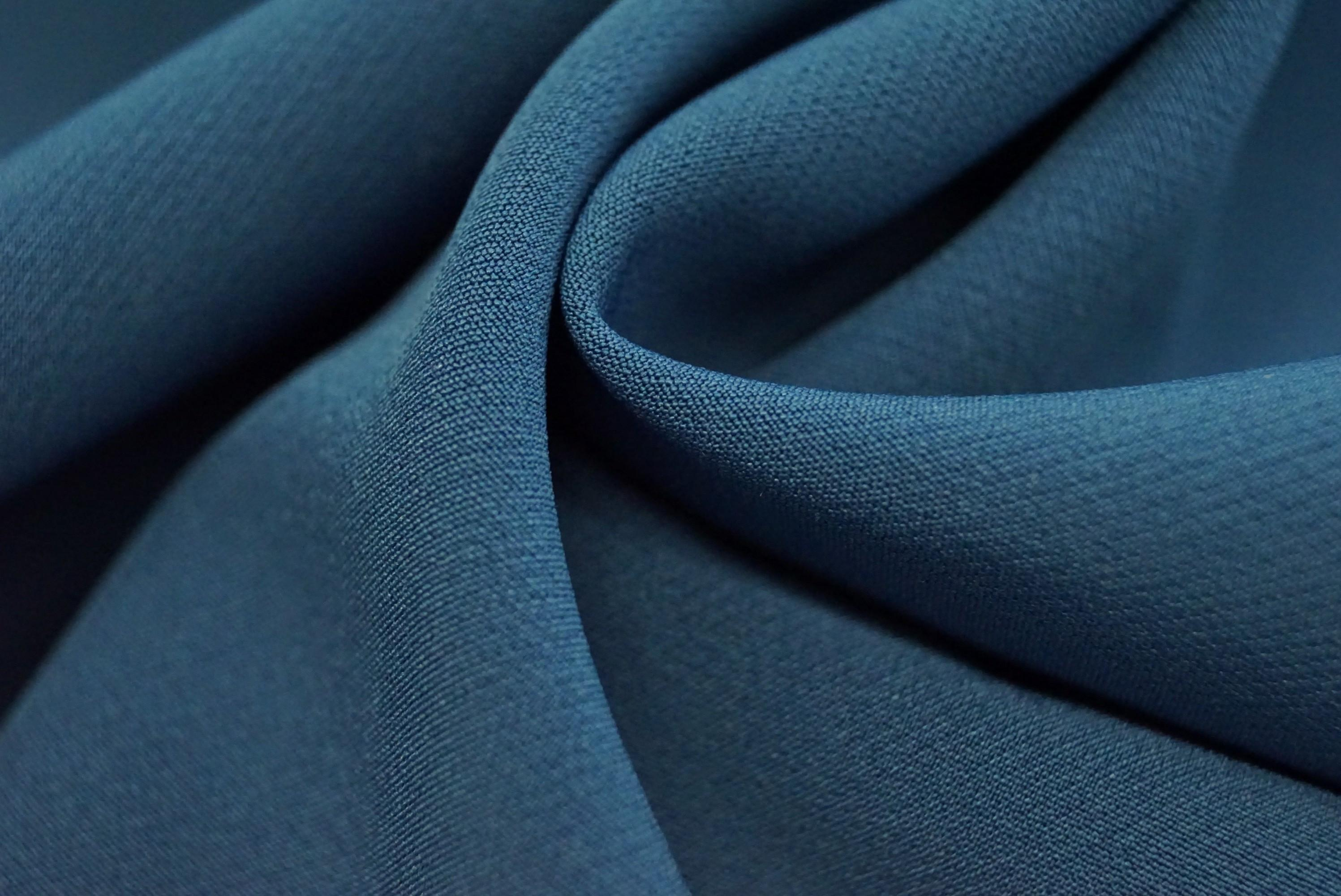 В каких случаях синтетическая одежда полезна