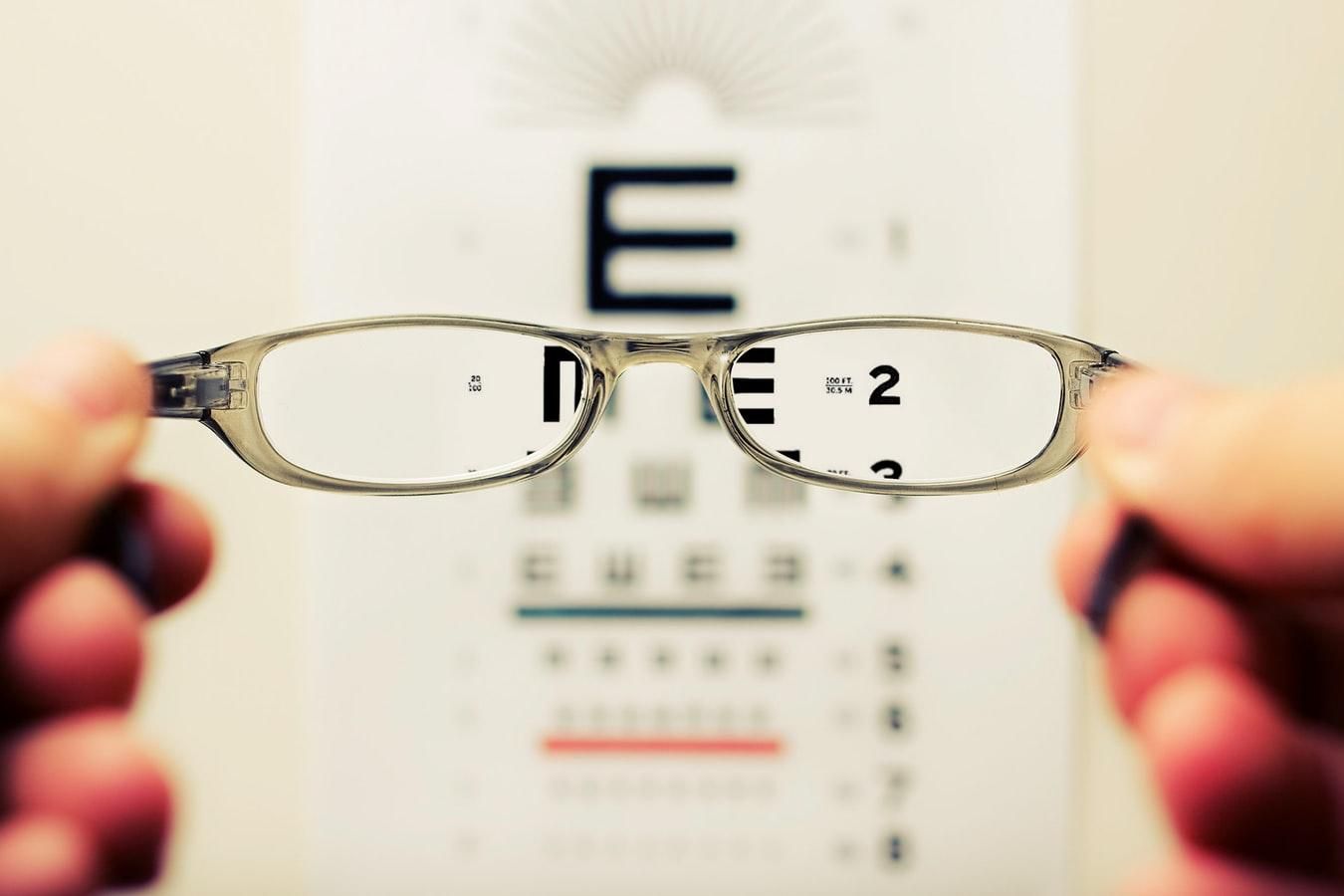 Самые распространенные проблемы со зрением: главные признаки, когда пора обратиться к врачу