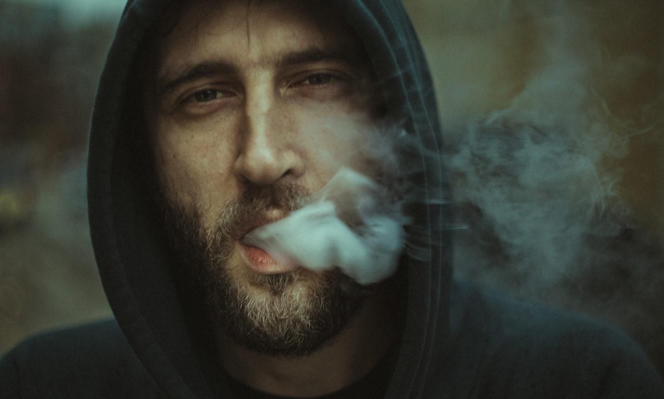 О какой психической болезни свидетельствует привычка курить: исследование
