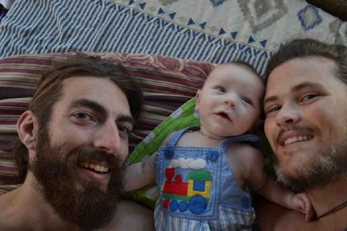 Трансгендерный мужчина поделился ходом своей беременности: фото и видео