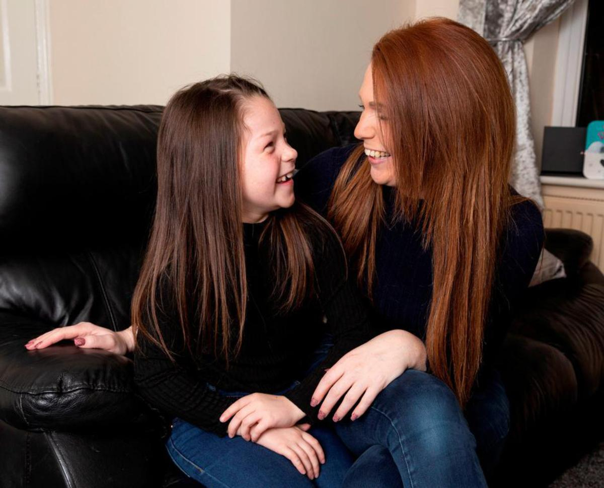 7-летняя девочка спасла маму благодаря YouTube