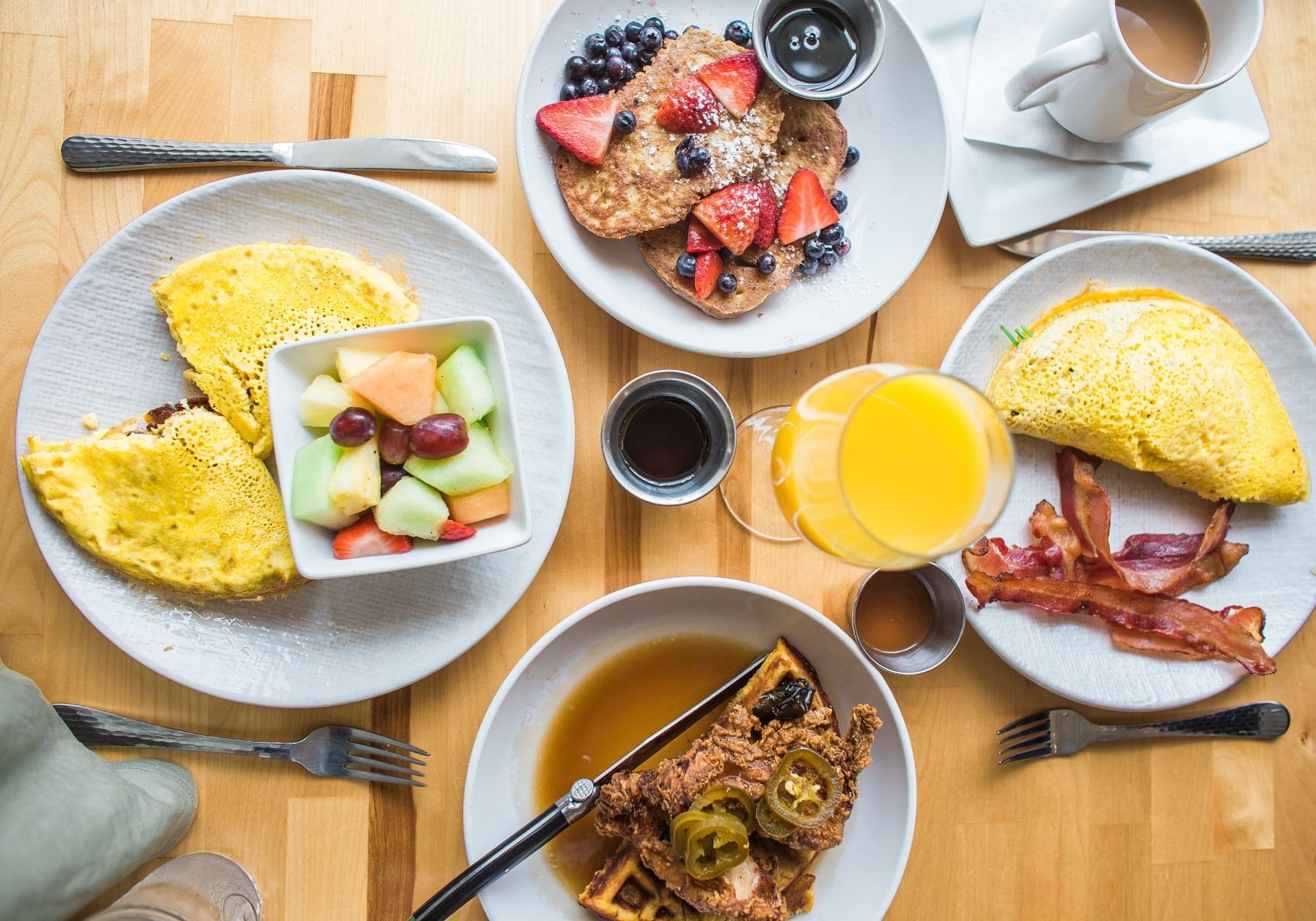 Поздний завтрак на выходных может привести к набору лишнего веса