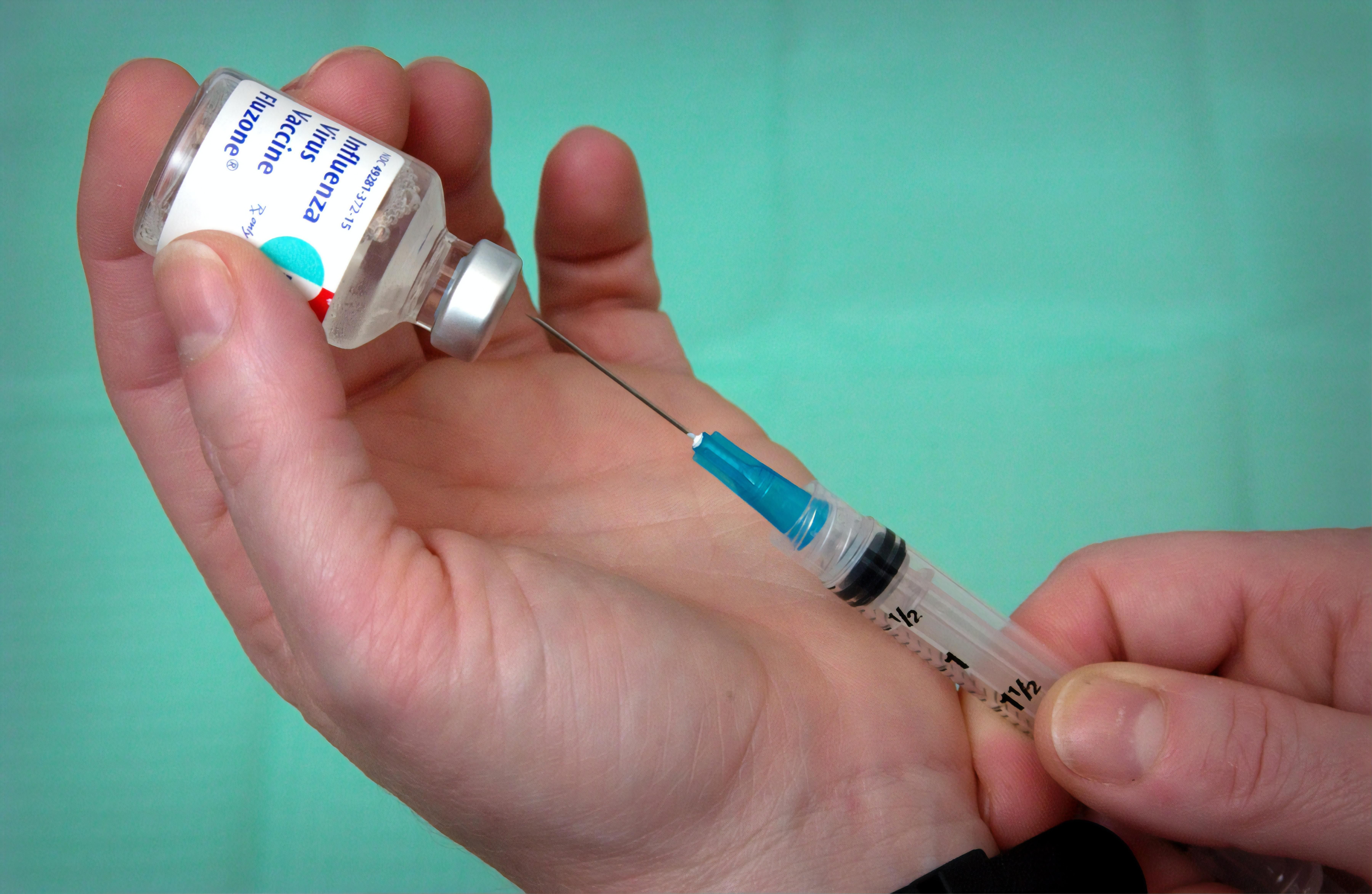 Скільки вакцин можна вводити одночасно – таблиця сумісності вакцин