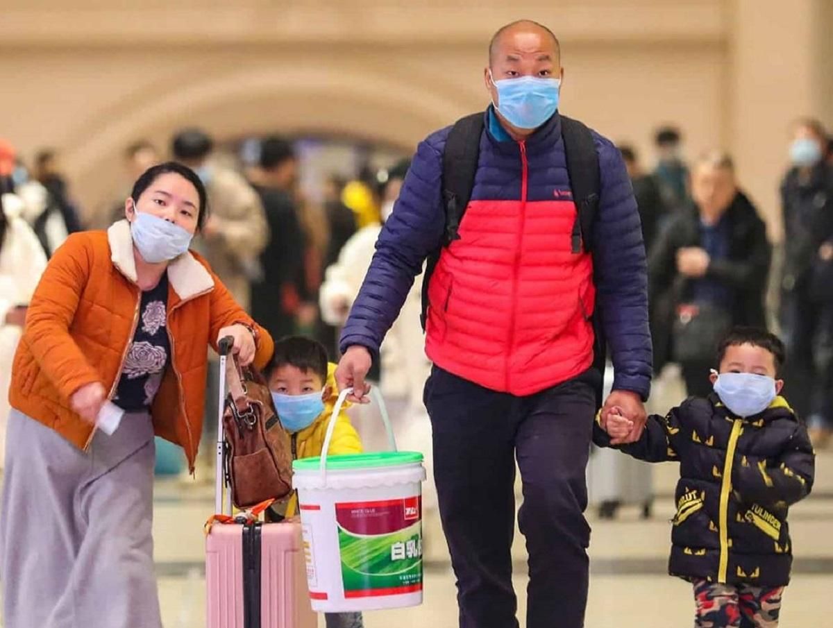 У Шанхаї дезінфікують цілі райони через спалах смертельної пневмонії: з'явилося відео