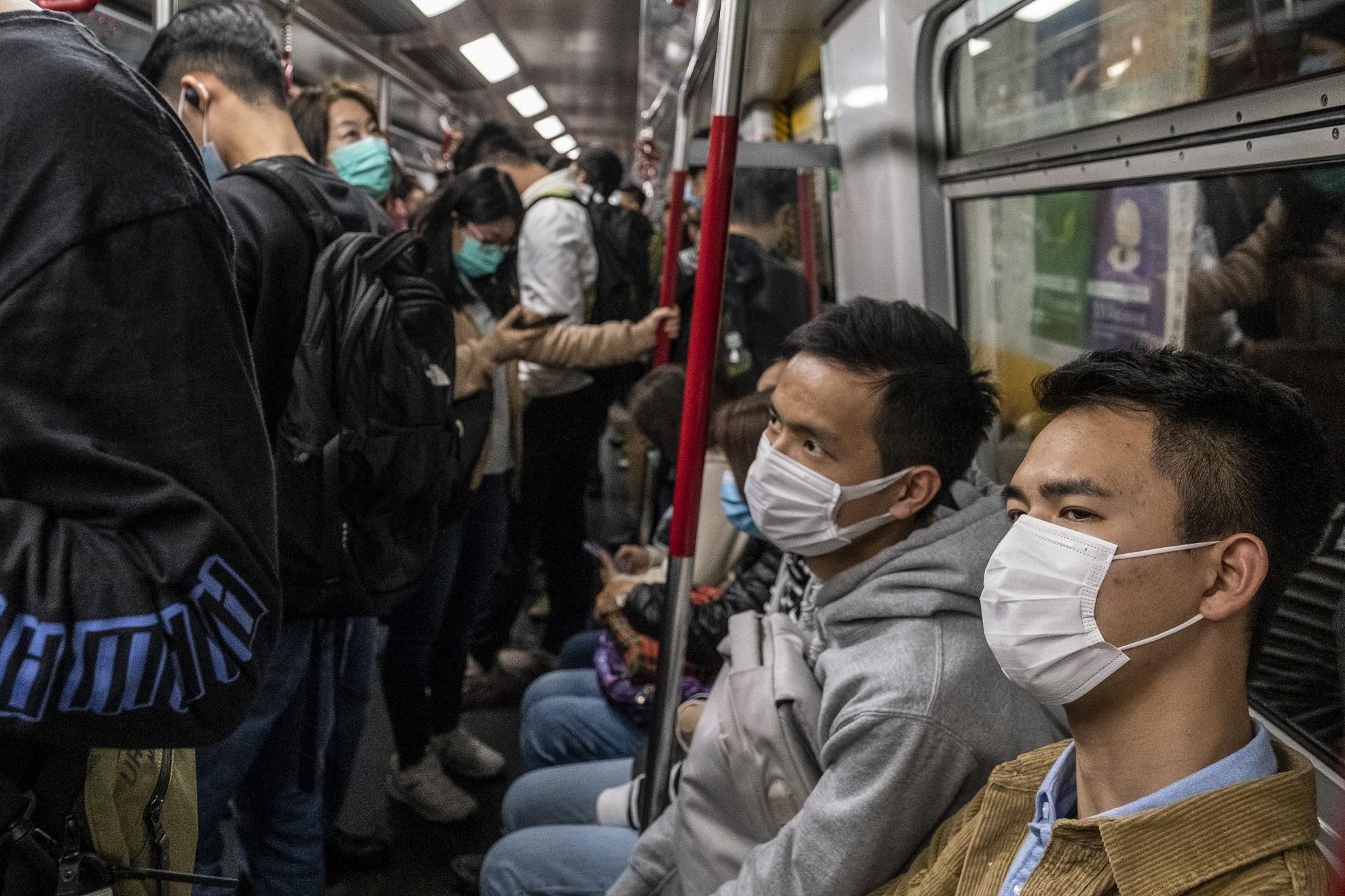 Туреччина відправила пасажирку із симптомами коронавірусу назад в Китай 