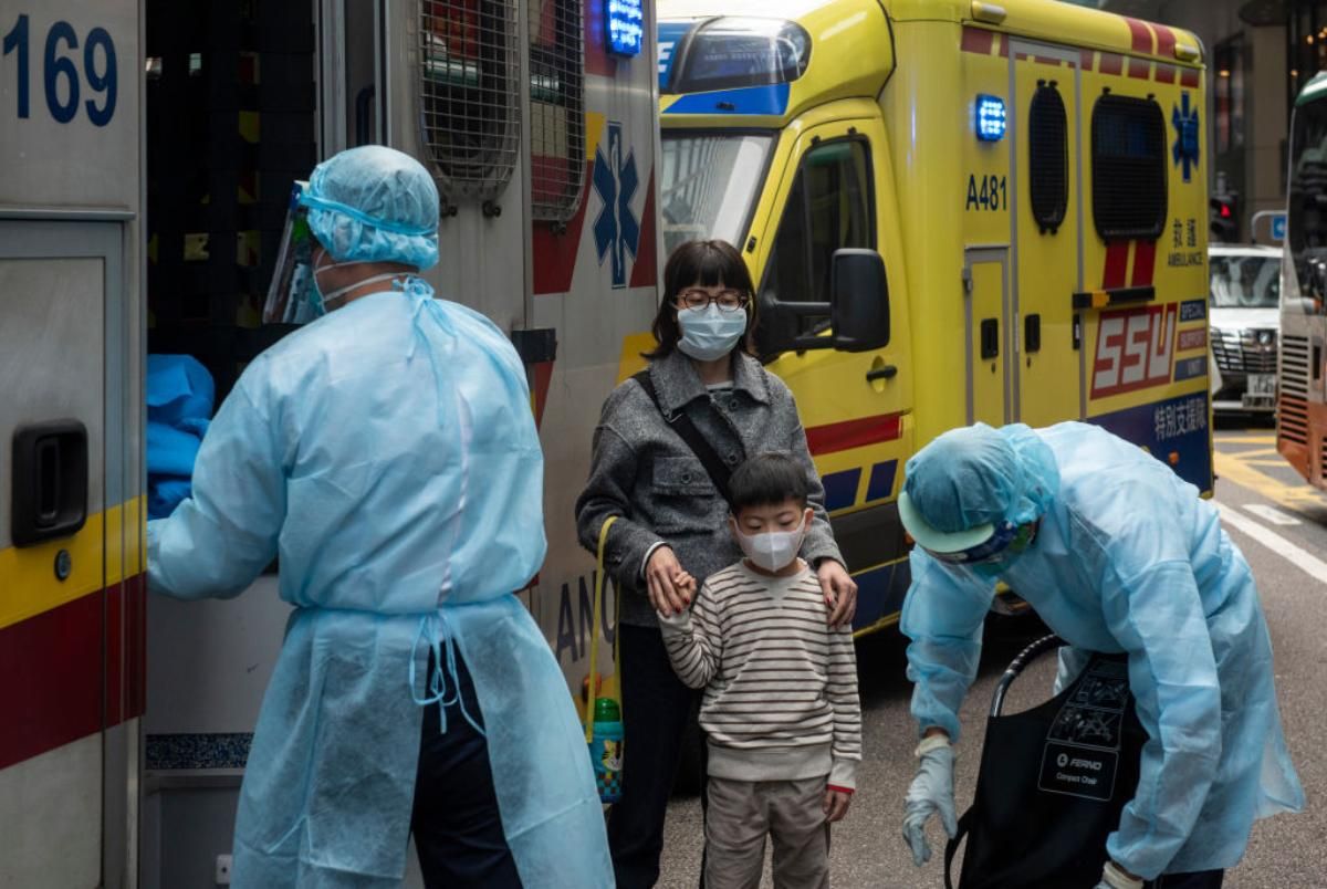 Як працюють медики в Ухані, де найбільший спалах коронавірусу: вражаючий фоторепортаж 