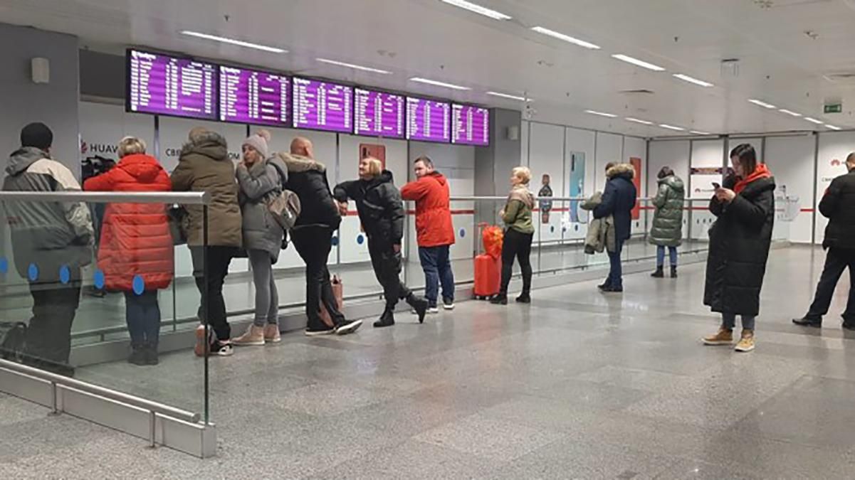 До Києва прилетів другий літак з українцями з Китаю: як їх перевіряли