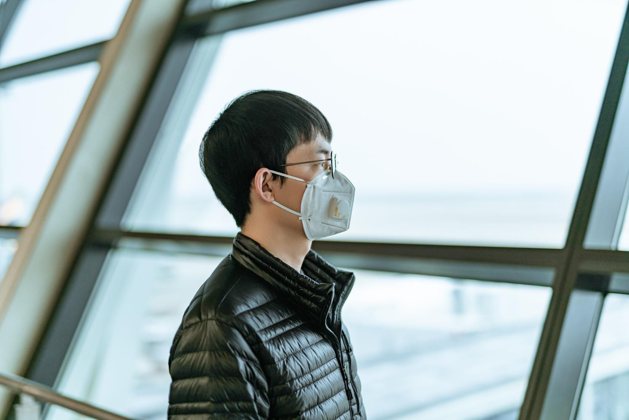 У Китаї чоловік приховав захворювання коронавірусом і заразив 7 людей
