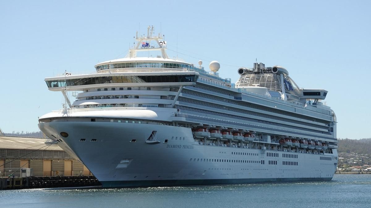 На круїзному лайнері Diamond Princess зросла кількість хворих коронавірусом На круїзному лайнері Diamond Princess зросла кількість хворих коронавірусом