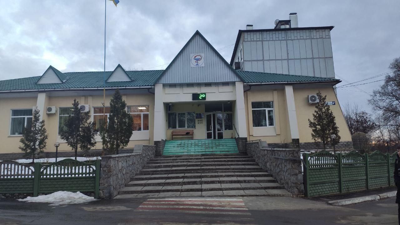 Чому евакуйованих з Уханя везуть не в інфекційну лікарню Чому евакуйованих з Уханя везуть не в інфекційну лікарню