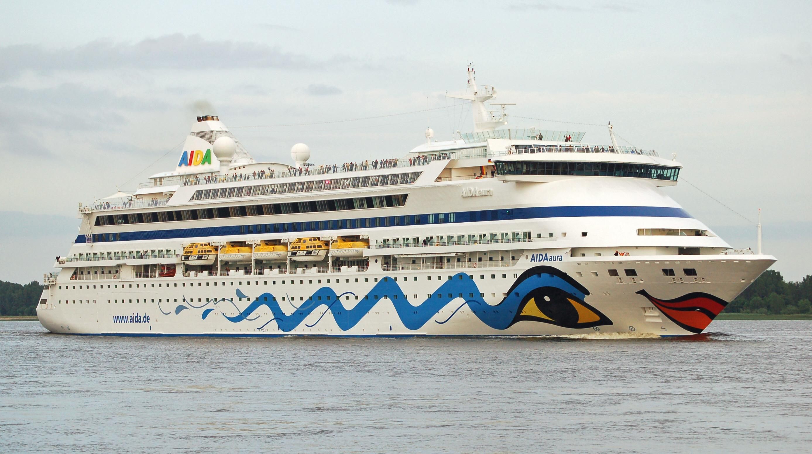 Ще один лайнер помістили на карантин біля Норвегії: МОЗ перевірить, чи є на борту українці Ще один лайнер помістили на карантин біля Норвегії: МОЗ перевірить, чи є на борту українці