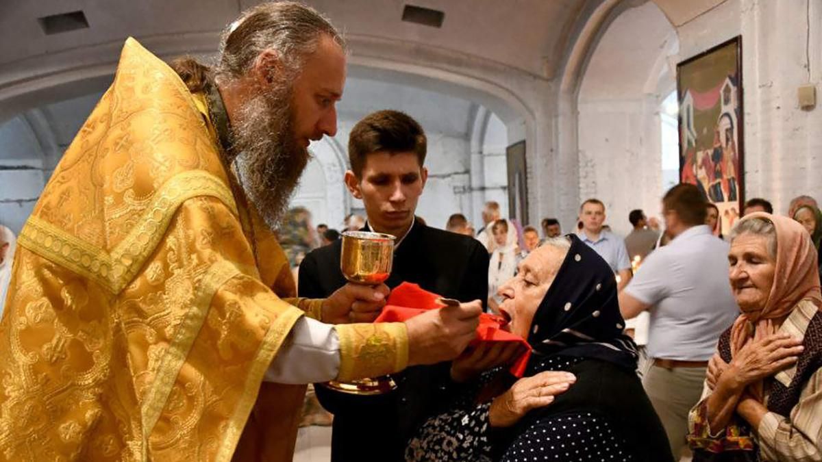 Коронавирус не передается через причастие в церкви, – митрополит ПЦУ