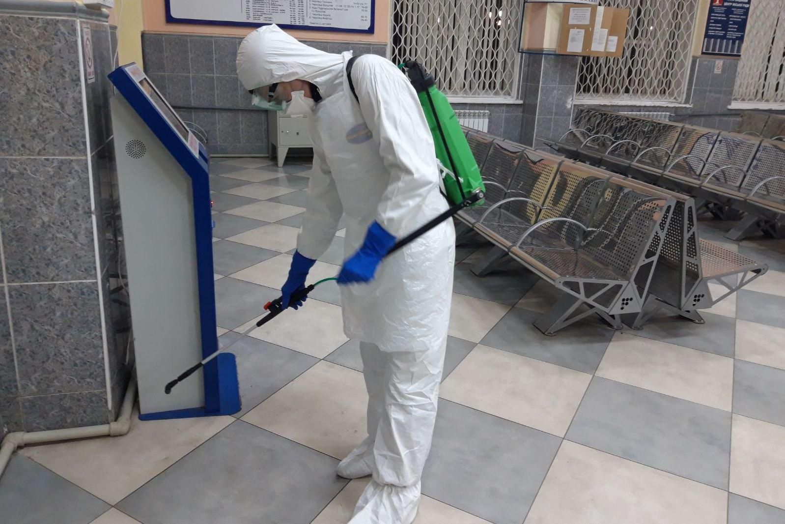 Коронавирус в Черновцах: все вокзалы и станции продезинфицировали – фото Коронавирус в Черновцах: все вокзалы и станции продезинфицировали – фото