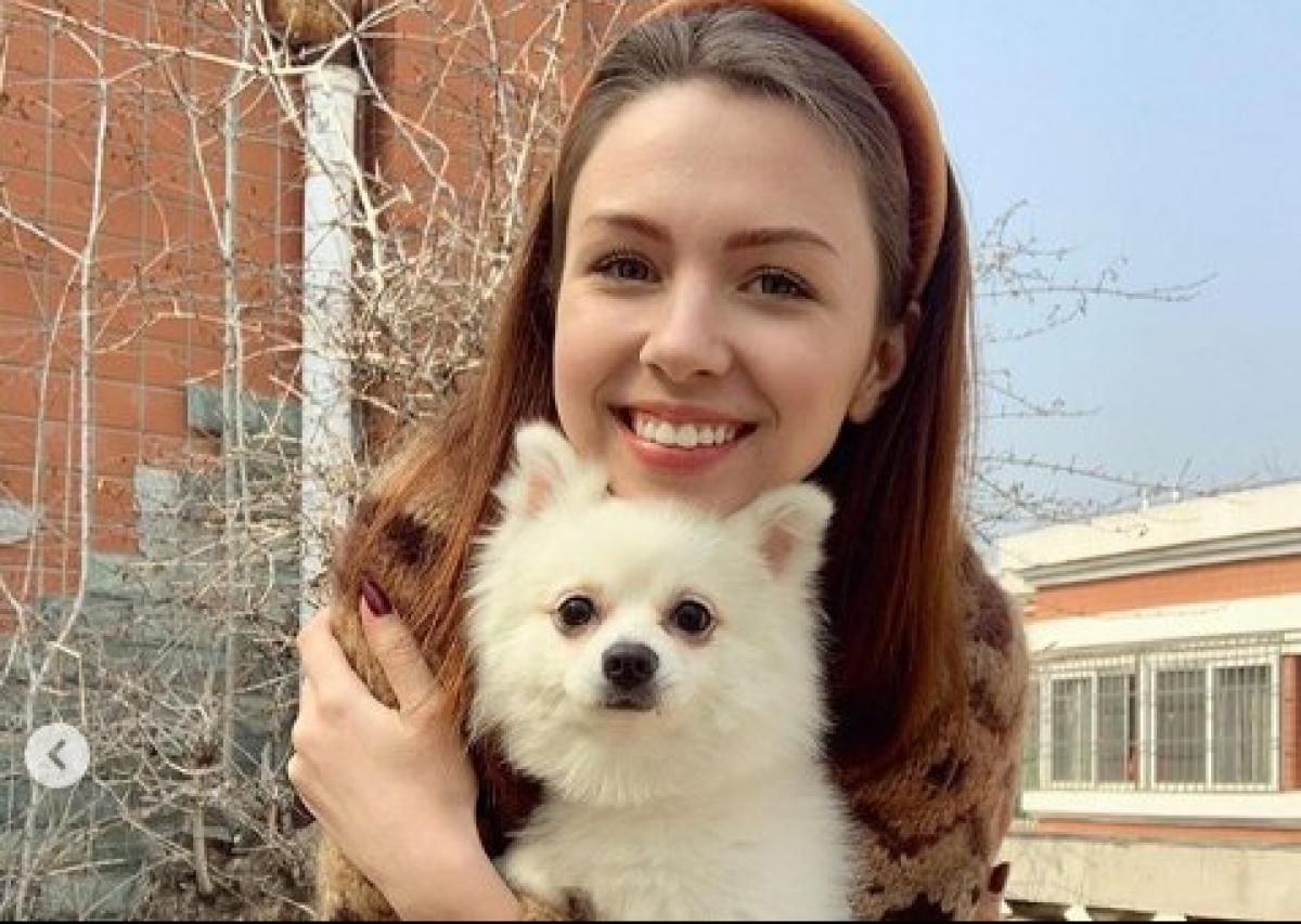 Знайшли спосіб, як повернути українку з собакою з Китаю 