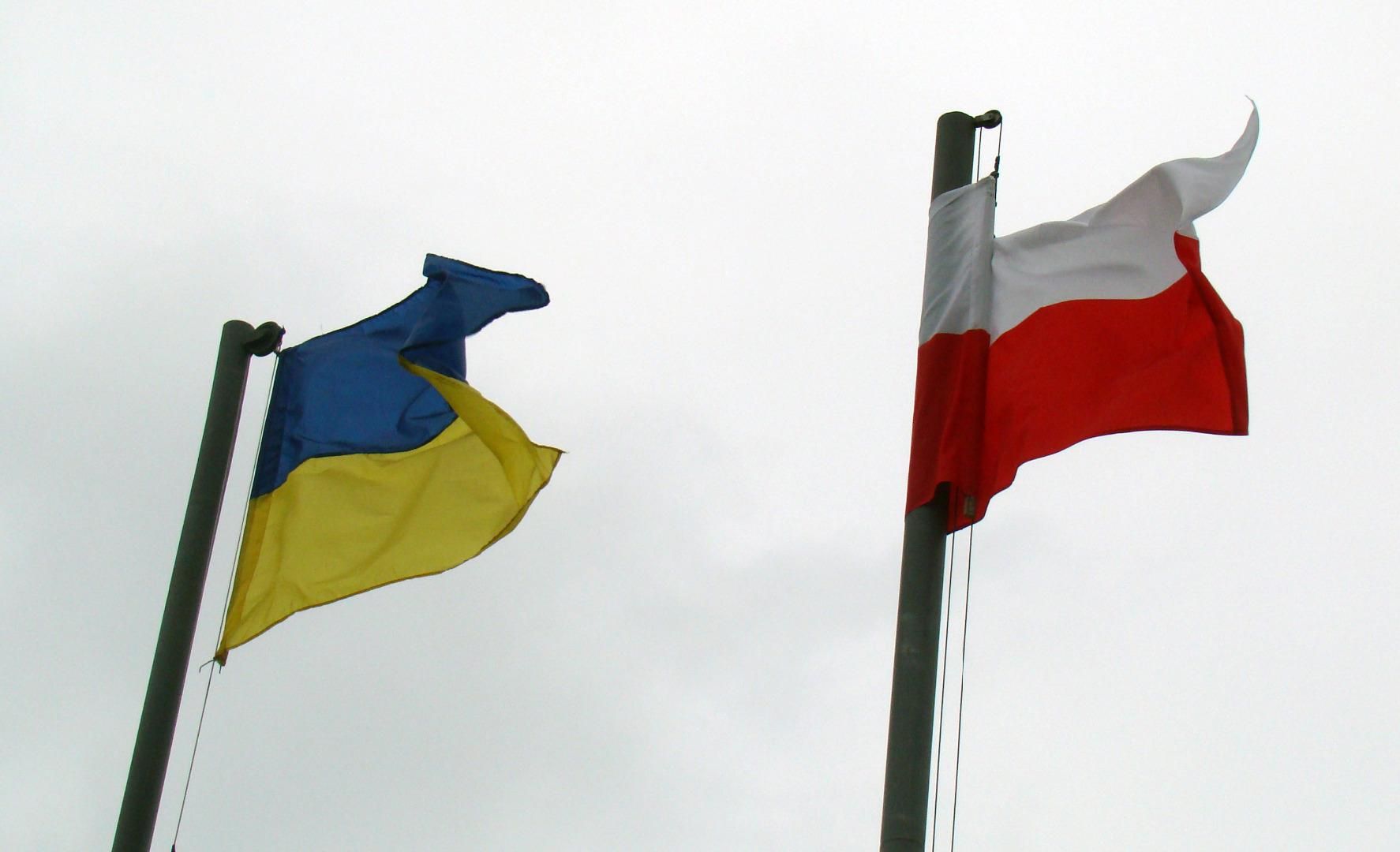 Українців у Польщі будуть безкоштовно лікувати від коронавірусу