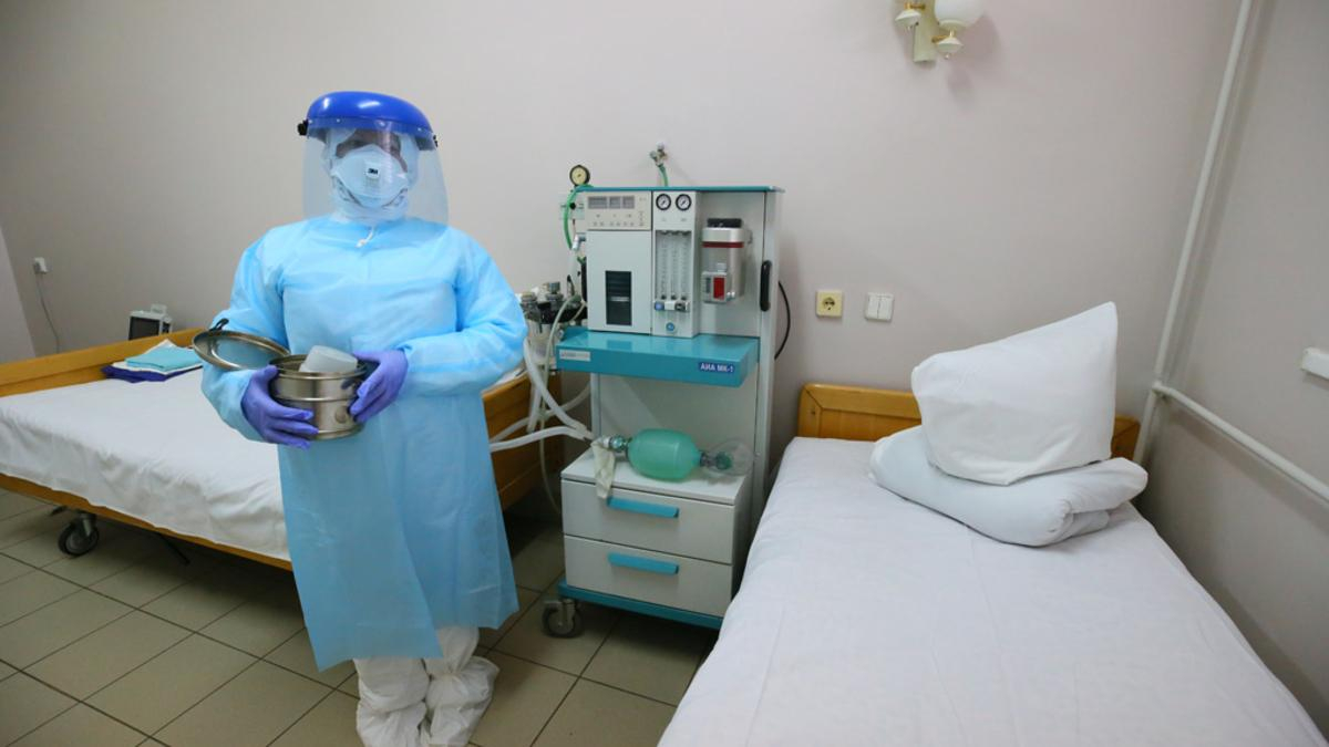 У Радомишлі звільнили санітарку, яка відмовилась мити палату без захисного костюма, – ЗМІ У Радомишлі звільнили санітарку, яка відмовилась мити палату без захисного костюма, – ЗМІ