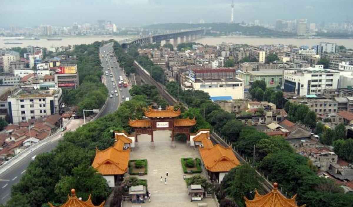 Впервые в Ухане за сутки не зафиксировали ни одного нового случая заражения коронавирусом Впервые в Ухане за сутки не зафиксировали ни одного нового случая заражения коронавирусом