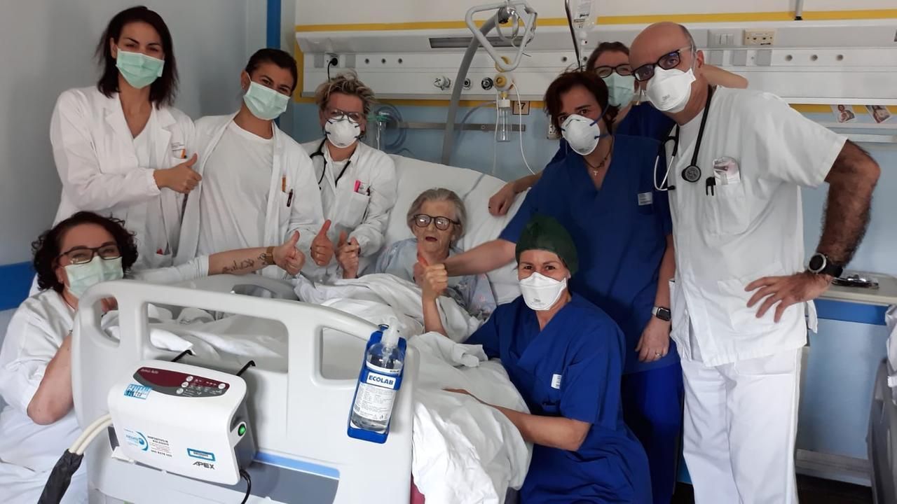 В Италии от коронавируса излечили 95-летнюю женщину: она заразилась одной из первых