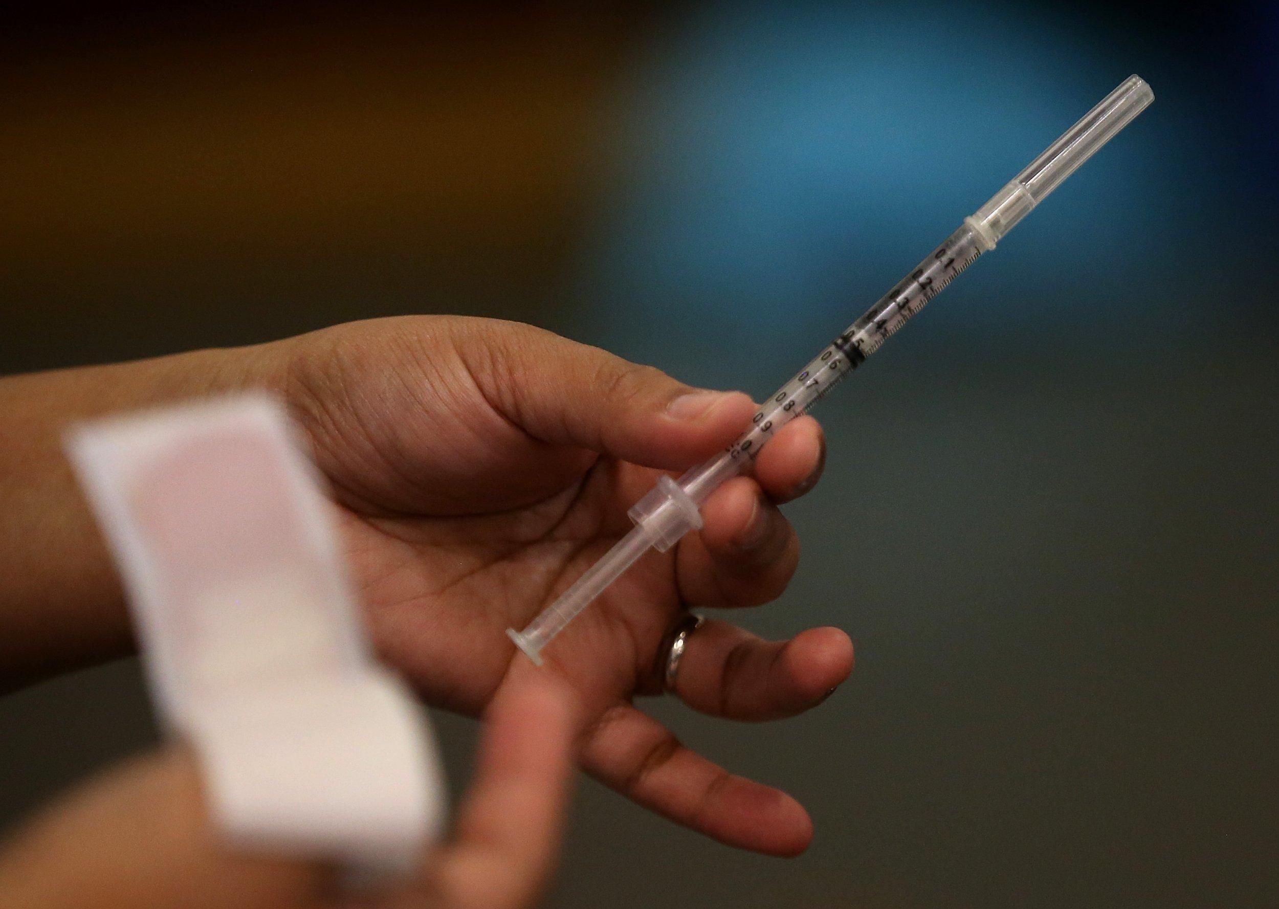 У Китаї відзвітували про стан добровольців, яким раніше ввели вакцину проти коронавірусу