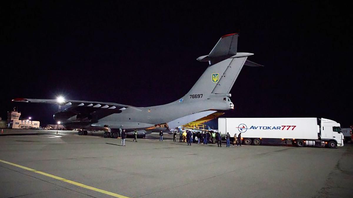 В Украину прибудут дополнительные тесты на коронавирус, маски и аппараты вентиляции легких В Украину прибудут дополнительные тесты на коронавирус, маски и аппараты вентиляции легких