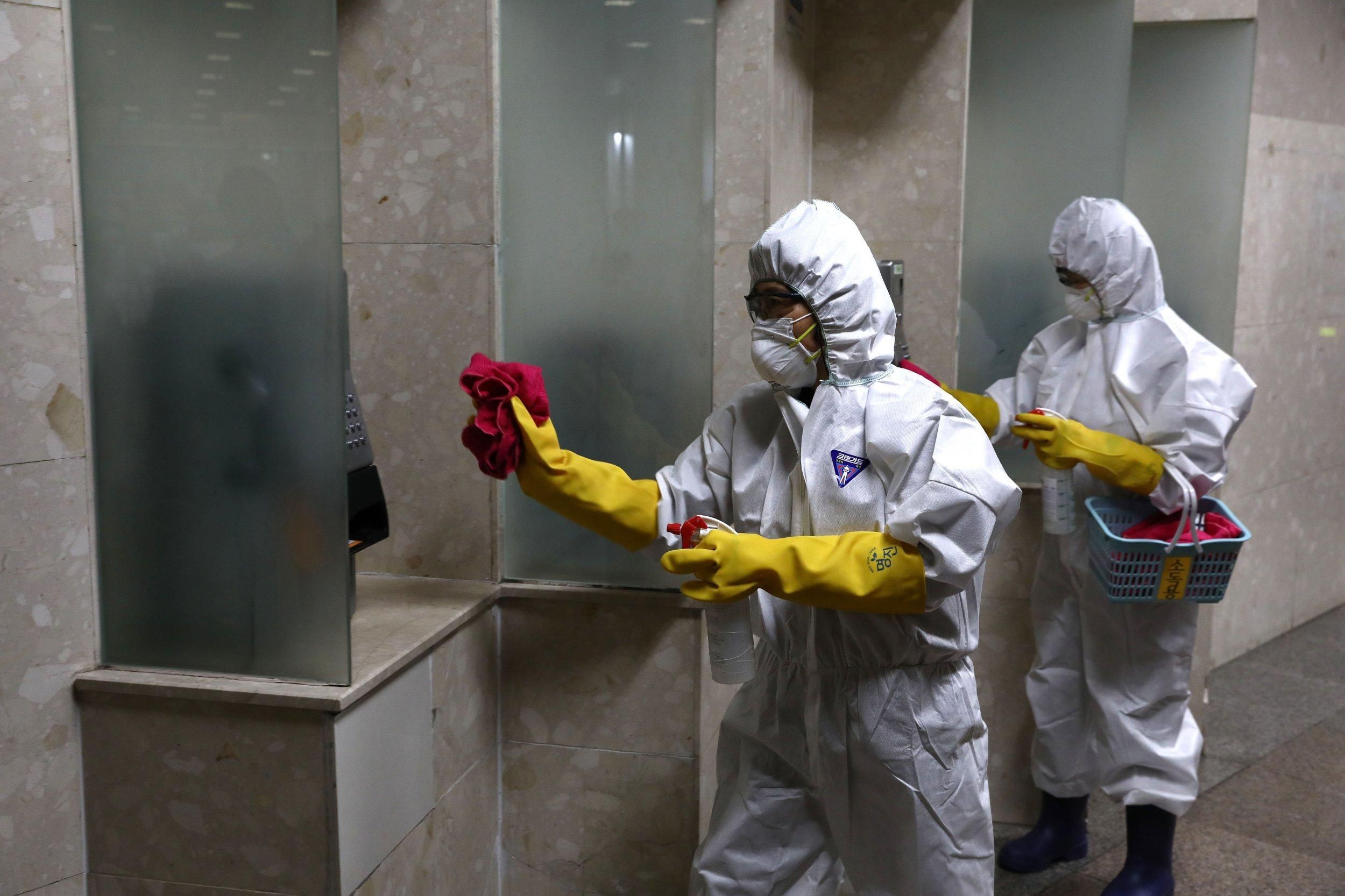 Китай открывает провинцию Хубэй, откуда началась вспышка коронавируса
