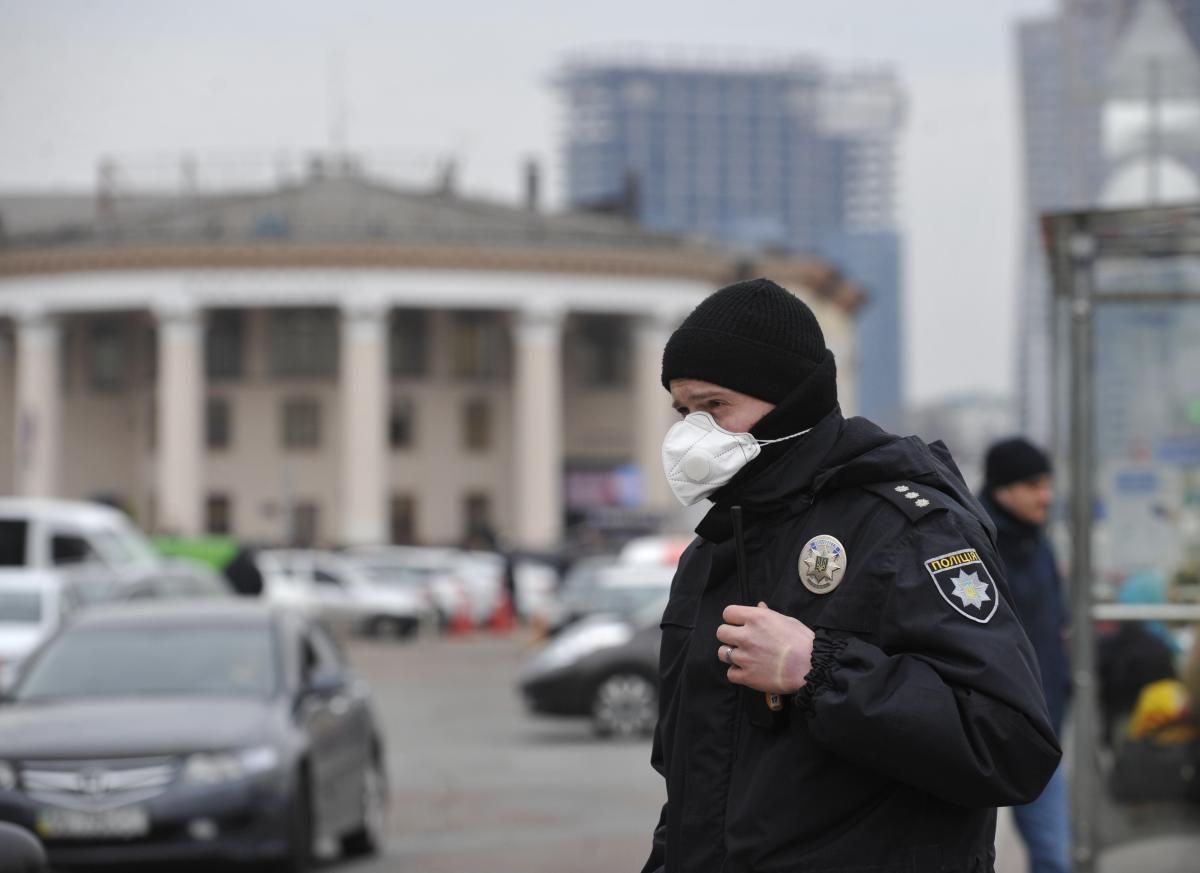 В Ивано-Франковской области у полицейского подтвердили коронавирус, его коллег проверяют