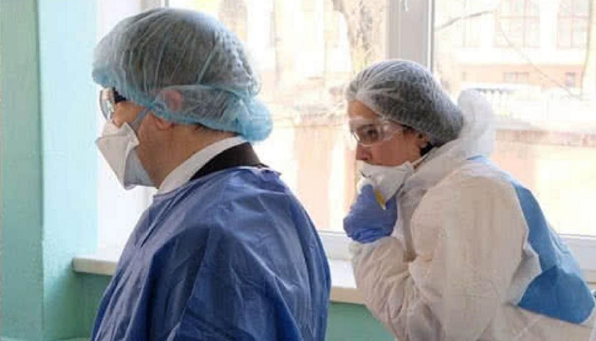 В Тернополе восемь врачей инфекционного отделения уволились из-за коронавируса