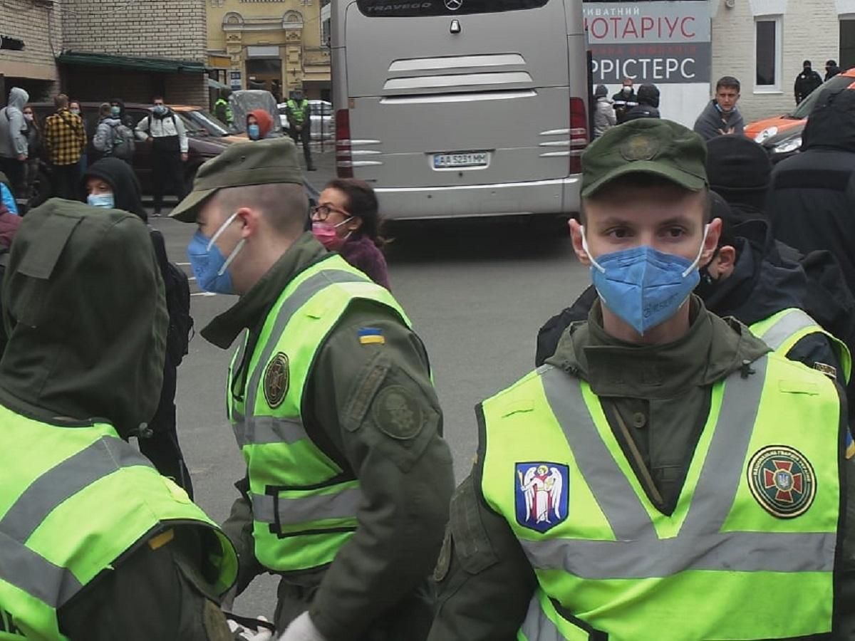 Пасажиру рейсу Доха – Київ зробили тест на коронавірус: що відомо Пасажиру рейсу Доха – Київ зробили тест на коронавірус: що відомо