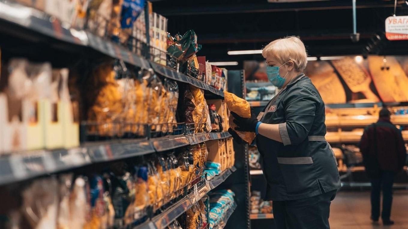 Больным коронавирусом запретили выходить в аптеки и магазины: постановление правительства Больным коронавирусом запретили выходить в аптеки и магазины: постановление правительства