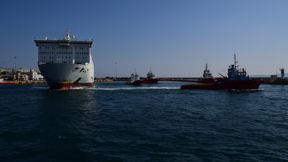 На греческом лайнере El Venizelos обнаружили коронавирус: на борту есть украинцы