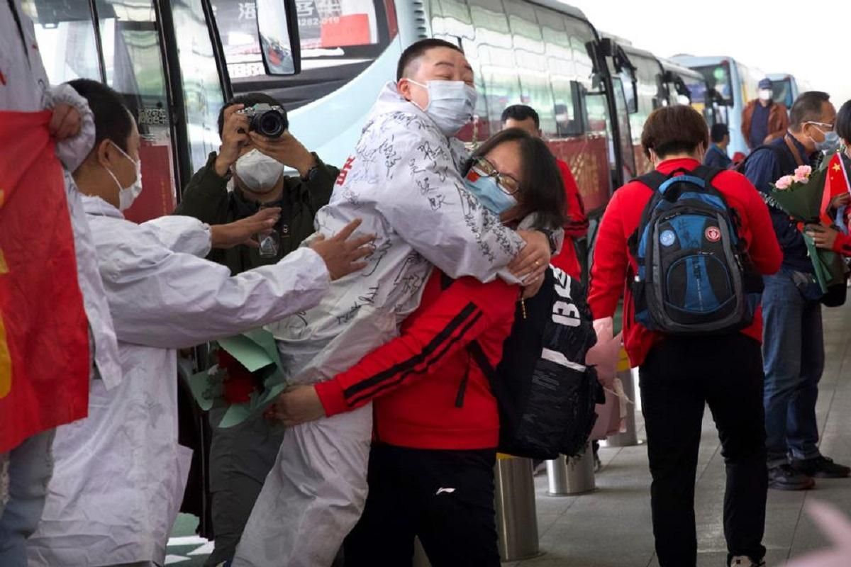 В Китае открыли город Ухань после 2 месяцев жестокого карантина: фото и видео