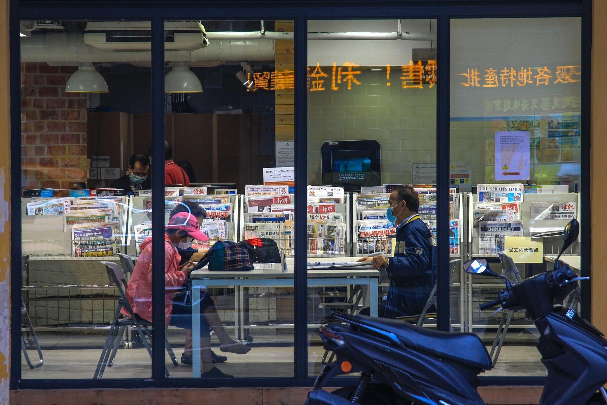 Як можна підхопити COVID-19 у супермаркеті: відео Як можна підхопити COVID-19 у супермаркеті: відео