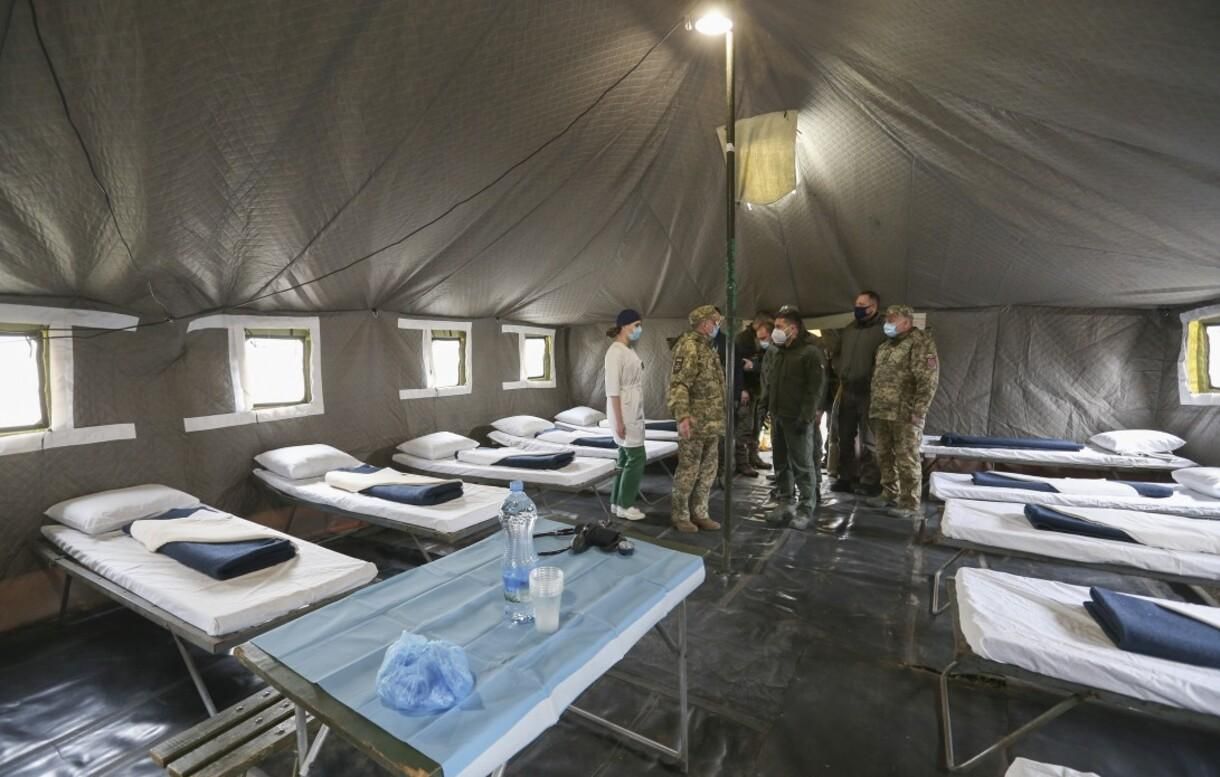 Для больных коронавирусом военных развернули палаточный городок на Донбассе